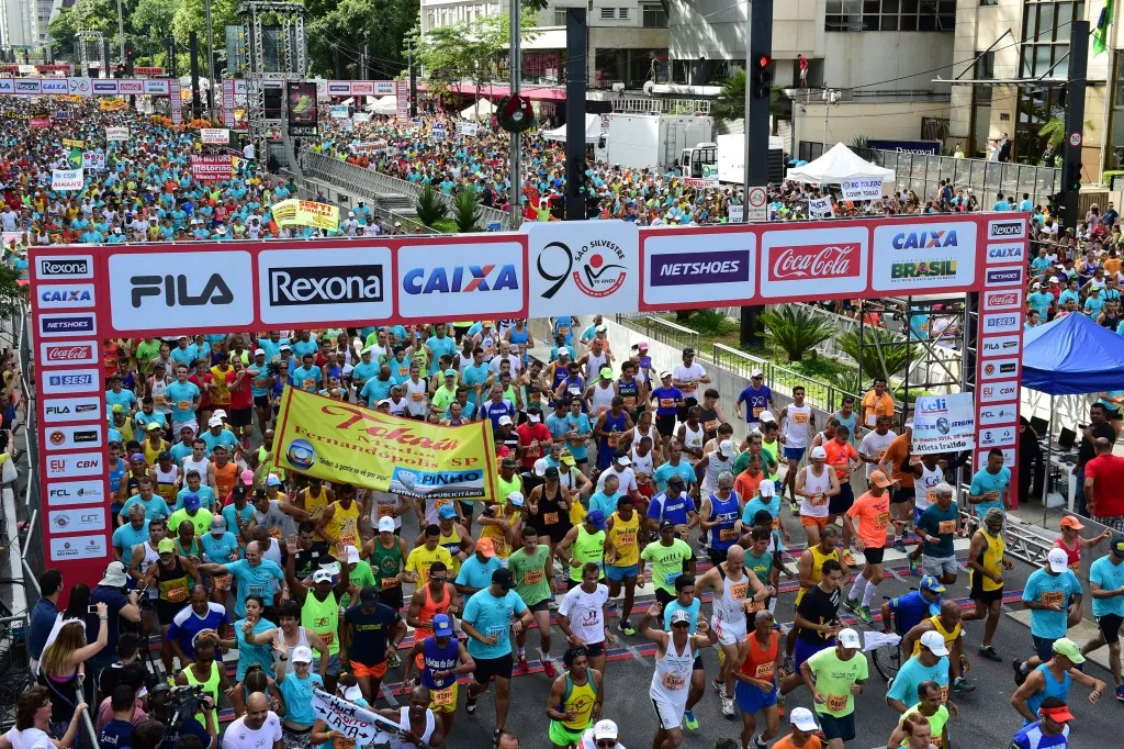 Pelotão de corredores na edição de 2014, a de maior número de inscritos