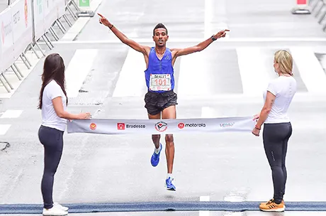 Chegada da prova masculina da 93ª Corrida Internacional de São Silvestre